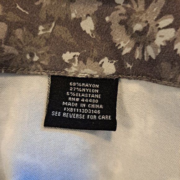 Tinsel Gray Floral Stretch Ankle Pants Size 31 - Picture 9 of 9